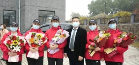 “白衣執甲，遼藏情深”葫蘆島市第二人民醫院舉行戰“疫”英雄凱旋歡迎儀式