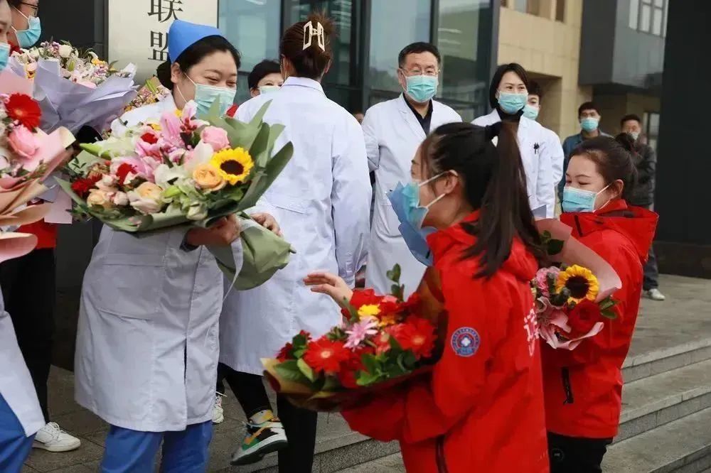 “白衣執甲，遼藏情深”葫蘆島市第二人民醫院舉行戰“疫”英雄凱旋歡迎儀式(圖10)