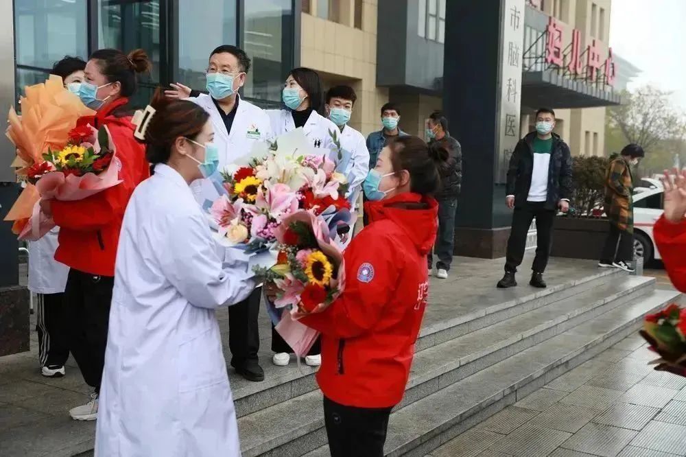 “白衣執甲，遼藏情深”葫蘆島市第二人民醫院舉行戰“疫”英雄凱旋歡迎儀式(圖9)